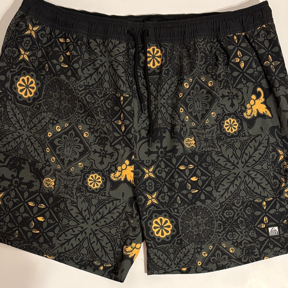 Reef Black and Yellow Patterned Swim Trunks - XXL